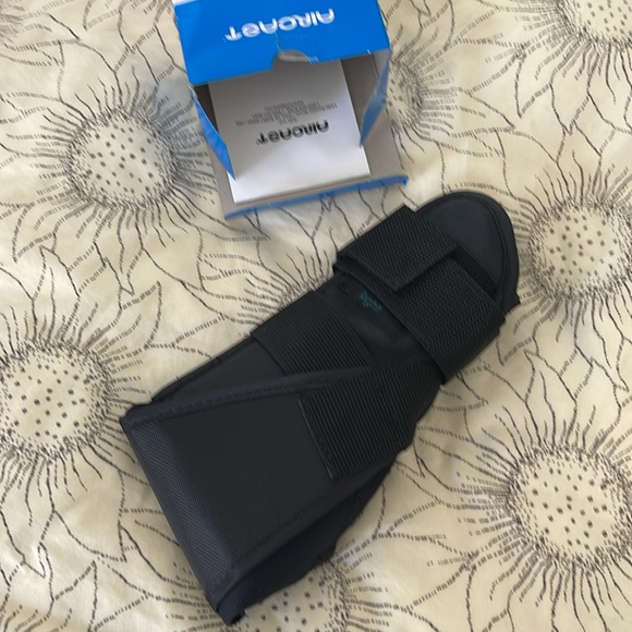 NWT Aircast - Picture 2 of 3